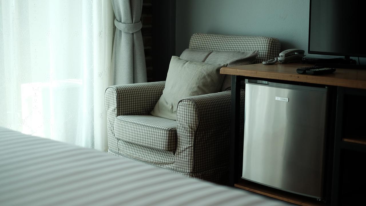 The Brown House Hotel Чачоенгсао Екстериор снимка