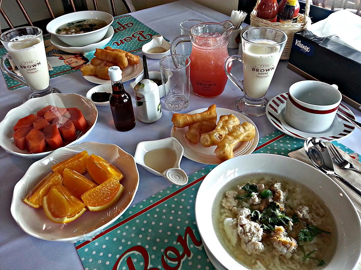 The Brown House Hotel Чачоенгсао Екстериор снимка